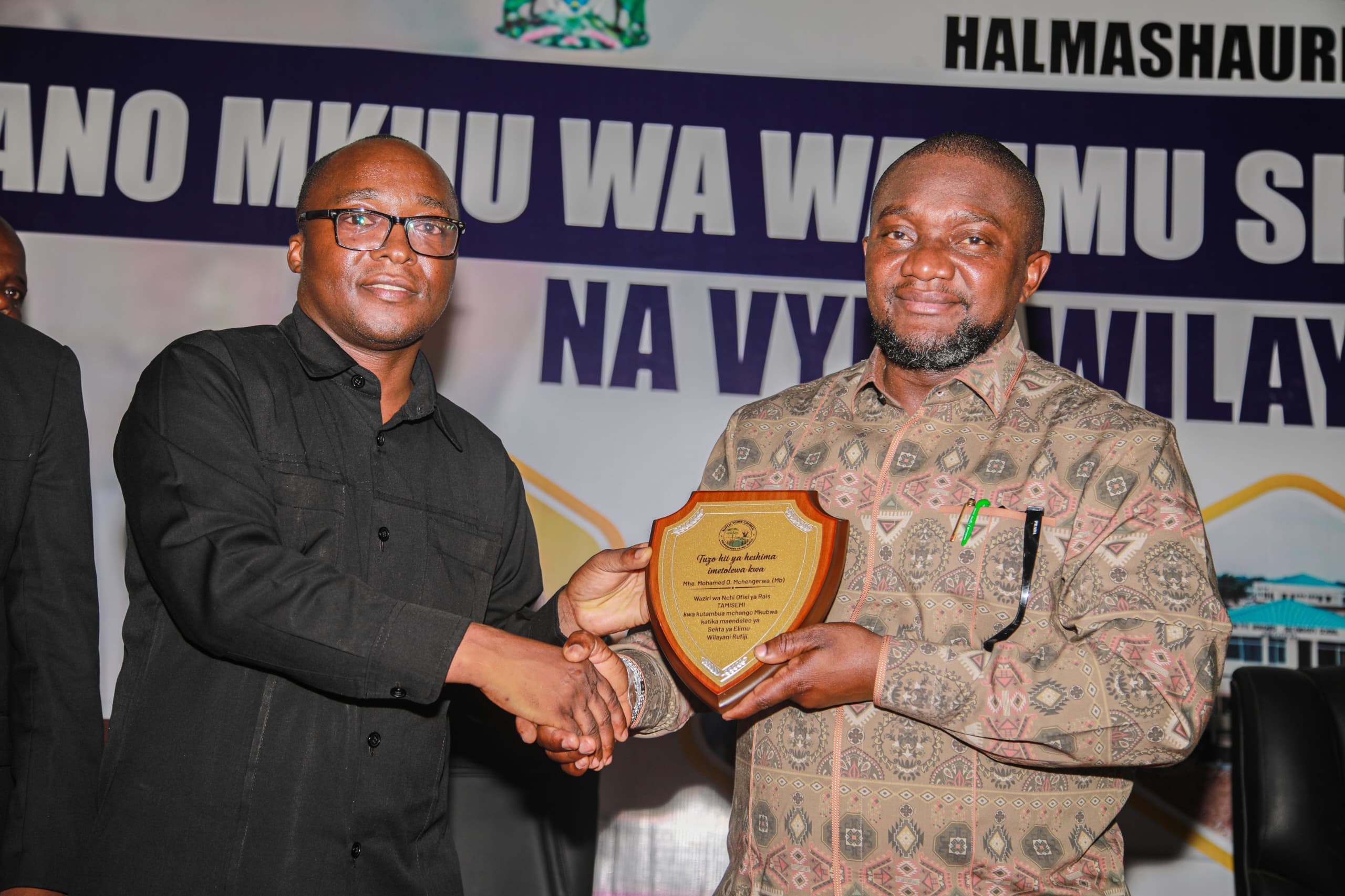 MHE. MCHENGERWA AWAFUNDA WALIMU, AWATAKA KUWA WAZALENDO NA KUZINGATIA MAADILI