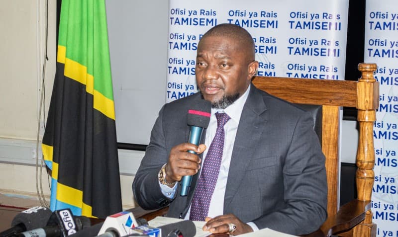 NIMESAINI NOTISI ZA KUVUNJA MABARAZA YA MADIWANI - MCHENGERWA