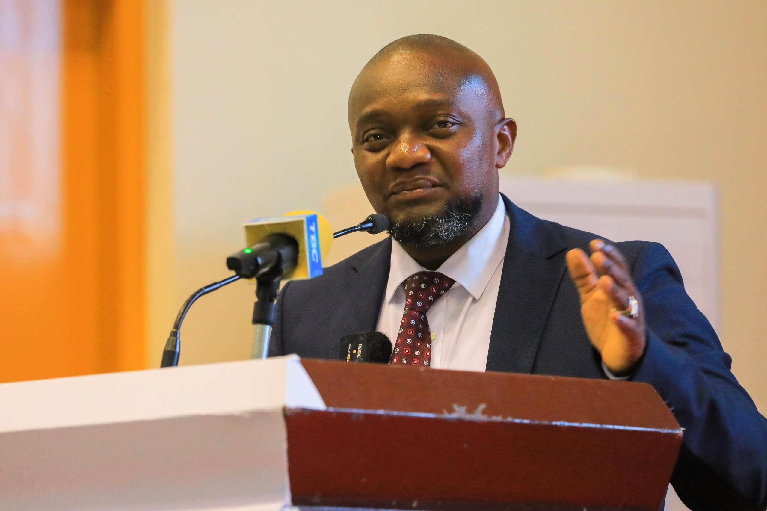 Mchengerwa: Wakurugenzi, msiwaondoe Waganga Wafawidhi kwa matakwa yenu
